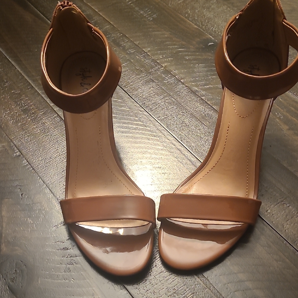 NOWT Style & Co. Tan Heeled Sandals